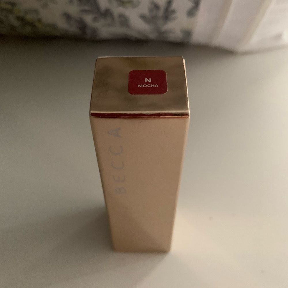 NIB Ultimate Lipstick Love - Mocha